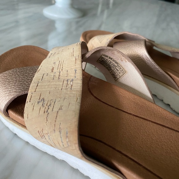 Rose Gold & Cork UGG Slides - Picture 5 of 5